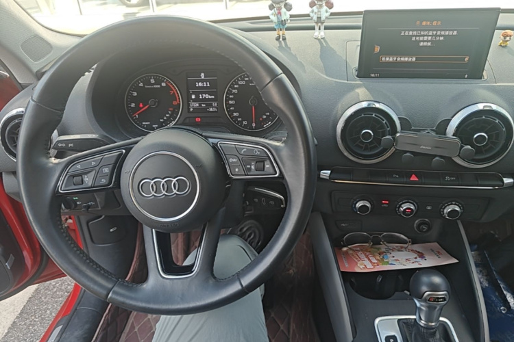 Audi A3 2019 car image #10