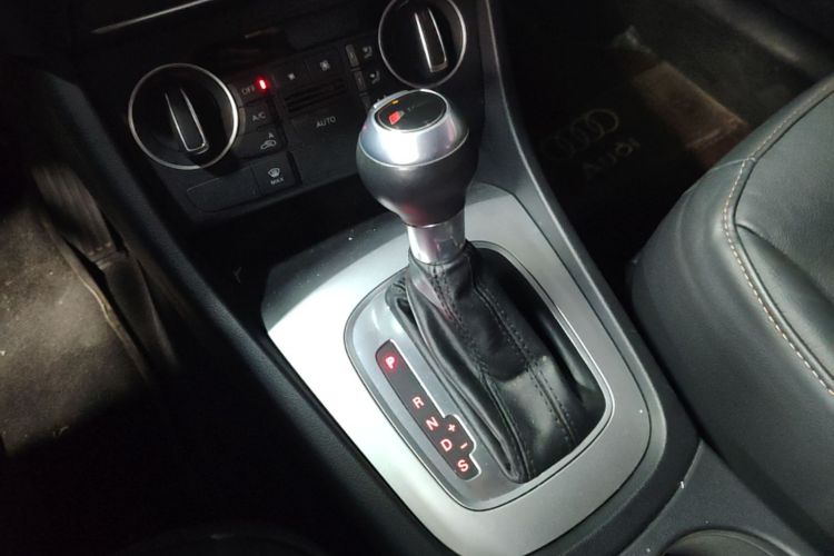 Audi Q3 2018 #14 Audi Q3 2018 car image #14