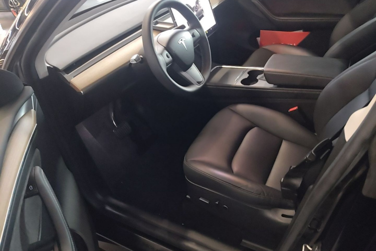 Tesla Model Y 2022 #16 Tesla Model Y 2022 car image #16
