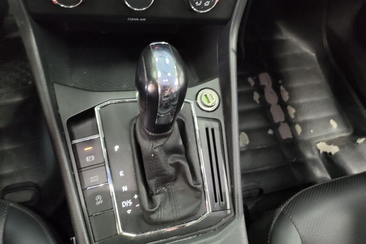 Volkswagen Lavida 2020 car image #14