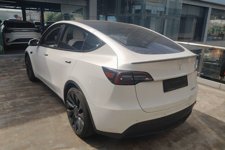 Tesla Model Y 2022 #5 Tesla Model Y 2022 car image #5