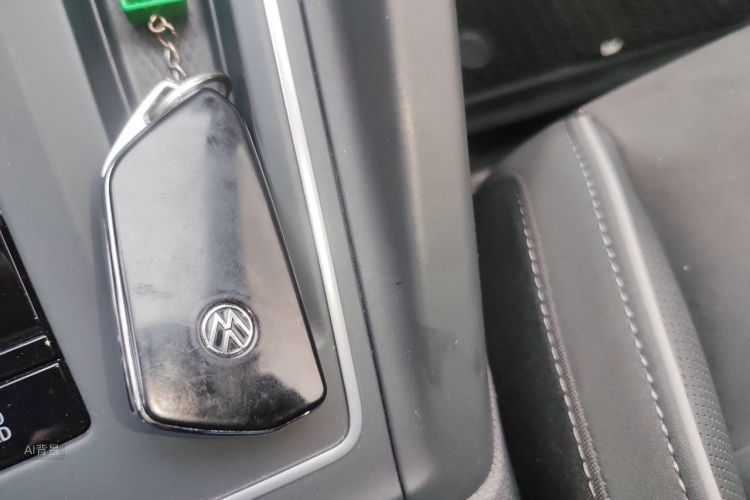 Volkswagen Golf 2025 car image #10