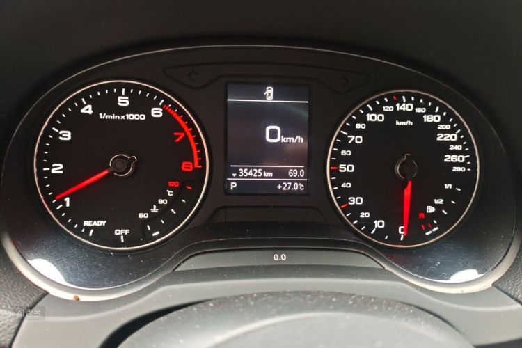 Audi A3 2019 car image #14