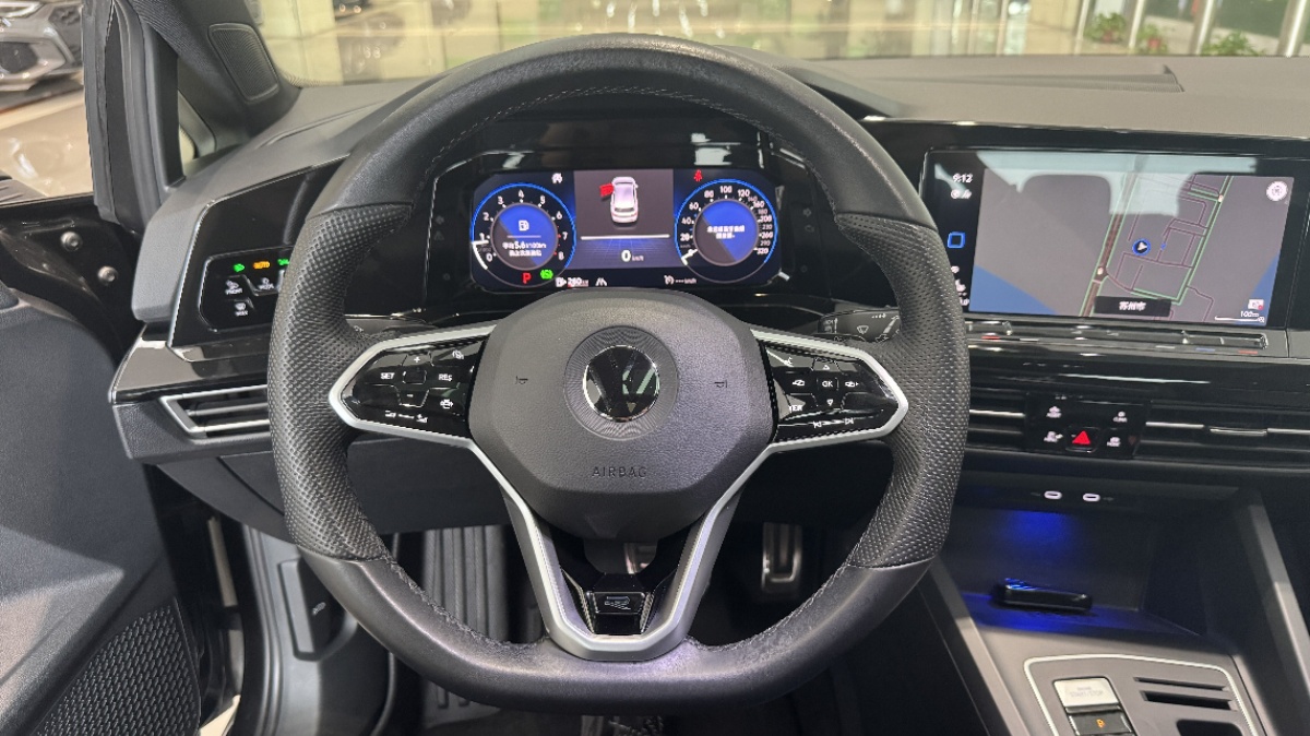 Volkswagen Golf 2023 immagine di auto #10