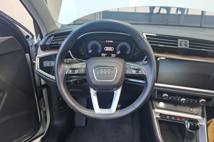 Audi Q3 2020 car image #11