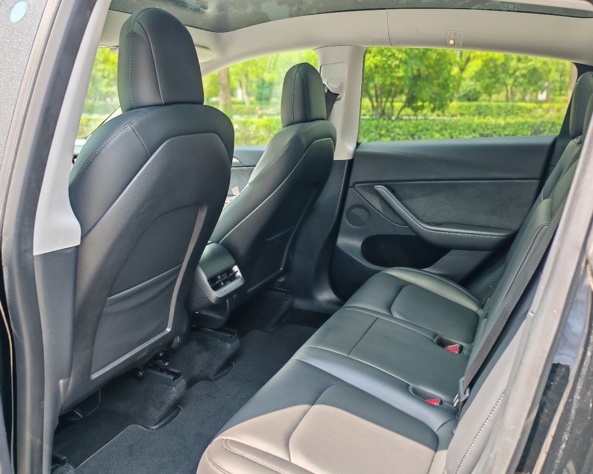 Tesla Model Y 2023 #5 Tesla Model Y 2023 car image #5