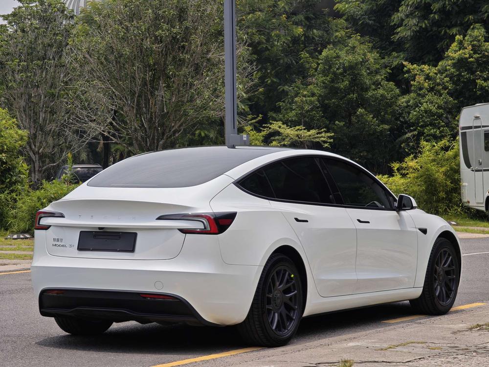 Tesla Model 3 2025 car image #7