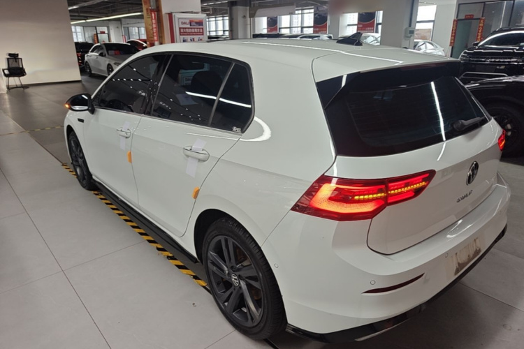 Volkswagen Golf 2023 car image #5