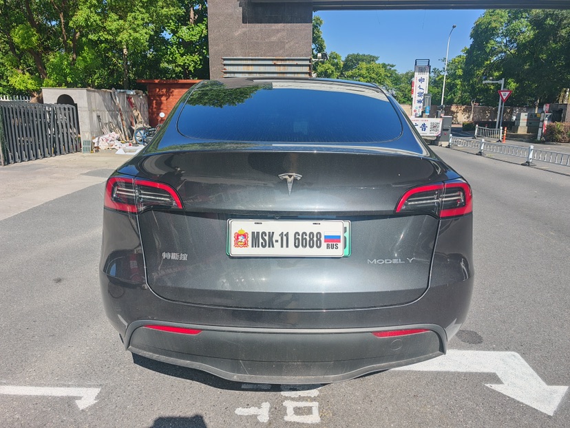 Tesla Model Y 2024 #4 Tesla Model Y 2024 car image #4