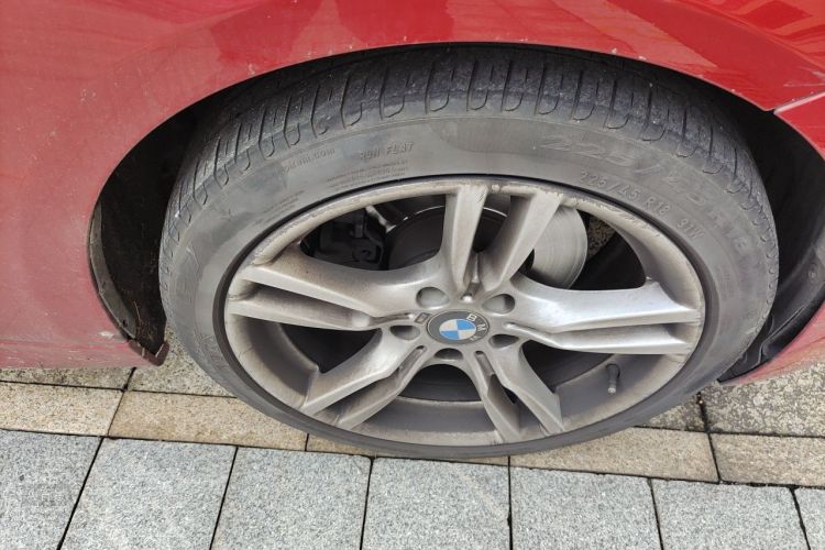 BMW 3 Series 2018 car image #9