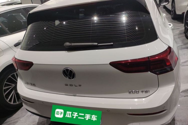 Volkswagen Golf 2023 car image #6