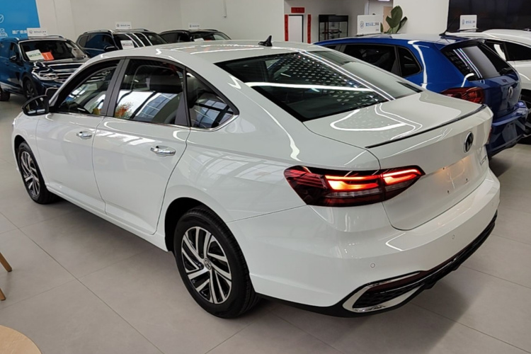 Volkswagen Lavida 2025 car image #5