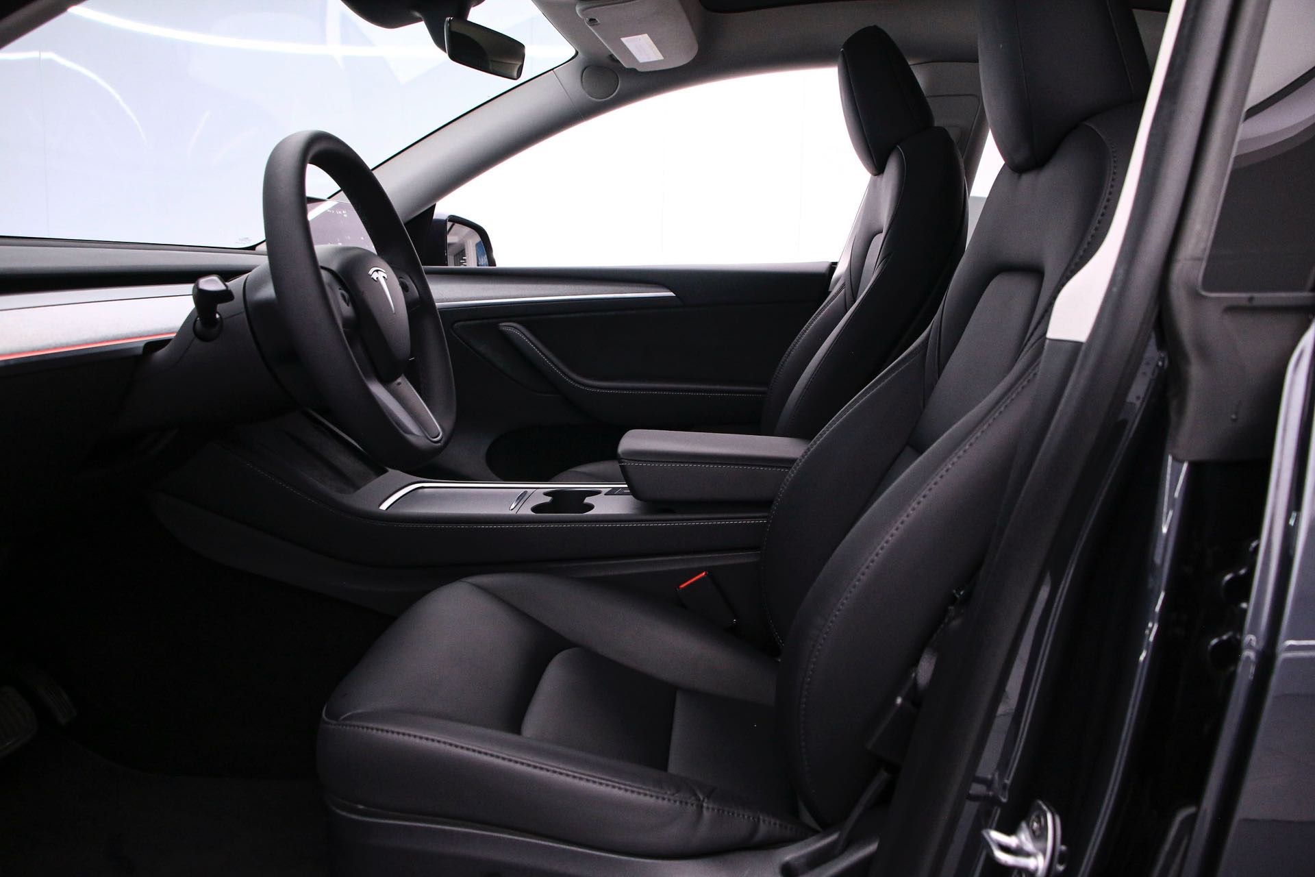 Tesla Model Y 2024 car image #3