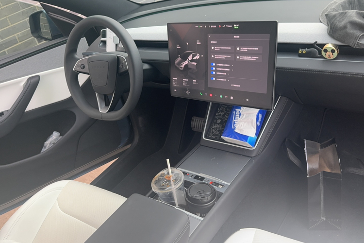 Tesla Model Y 2026 #21 Tesla Model Y 2026 car image #21