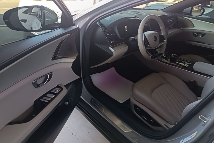 BYD Han 2024 car image #16