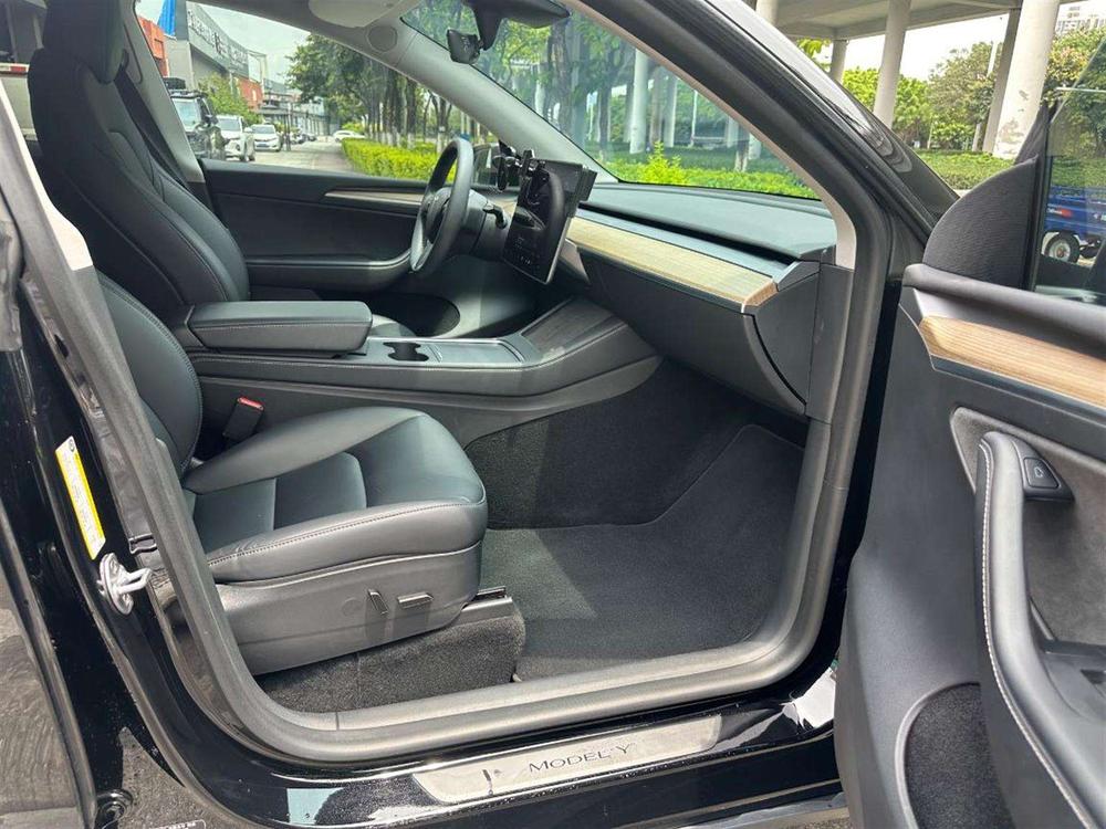 Tesla Model Y 2022 car image #9