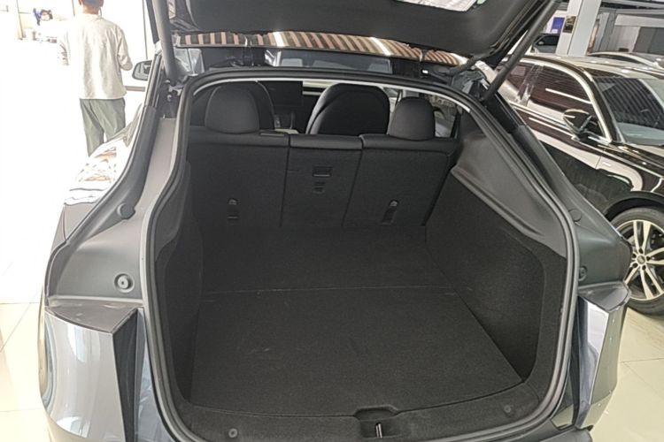 Tesla Model Y 2025 #21 Tesla Model Y 2025 car image #21