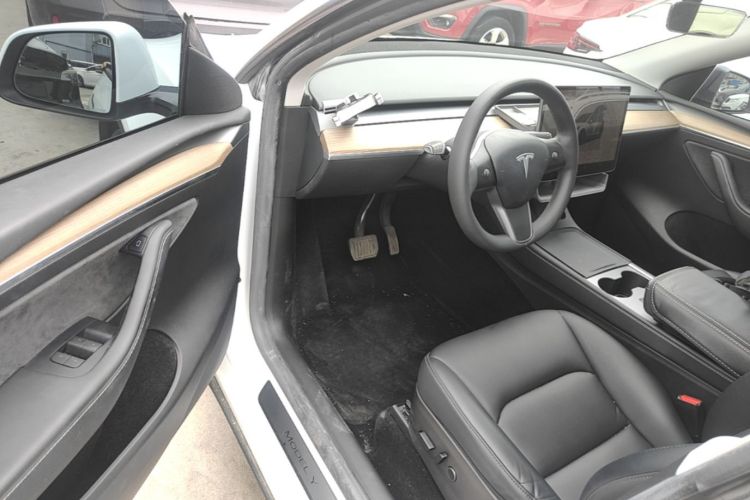 Tesla Model Y 2022 #16 Tesla Model Y 2022 car image #16