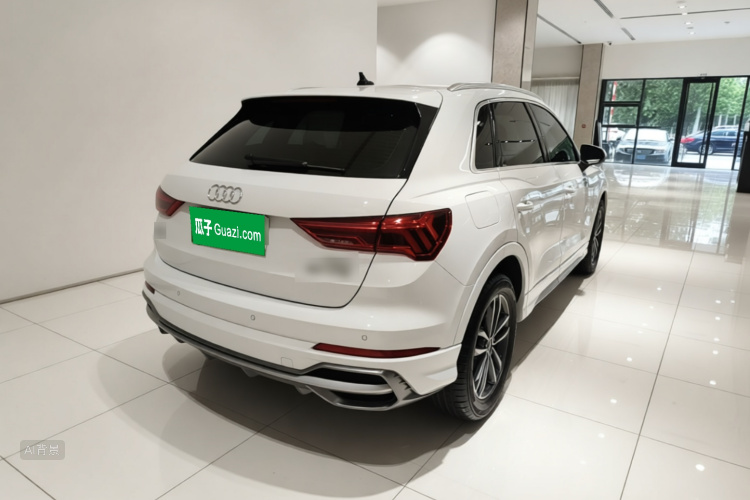 Audi Q3 2022 car image #7