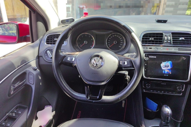 Volkswagen Polo 2018 car image #12