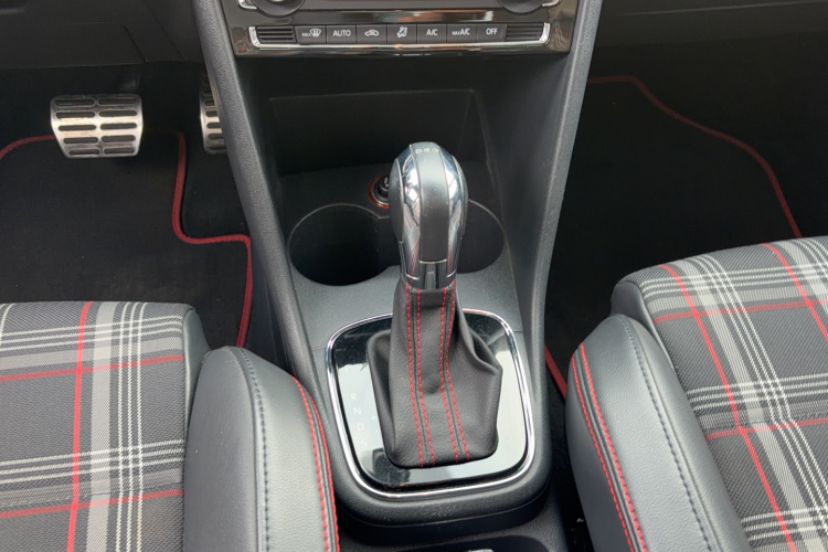 Volkswagen Polo 2016 #18 Volkswagen Polo 2016 car image #18