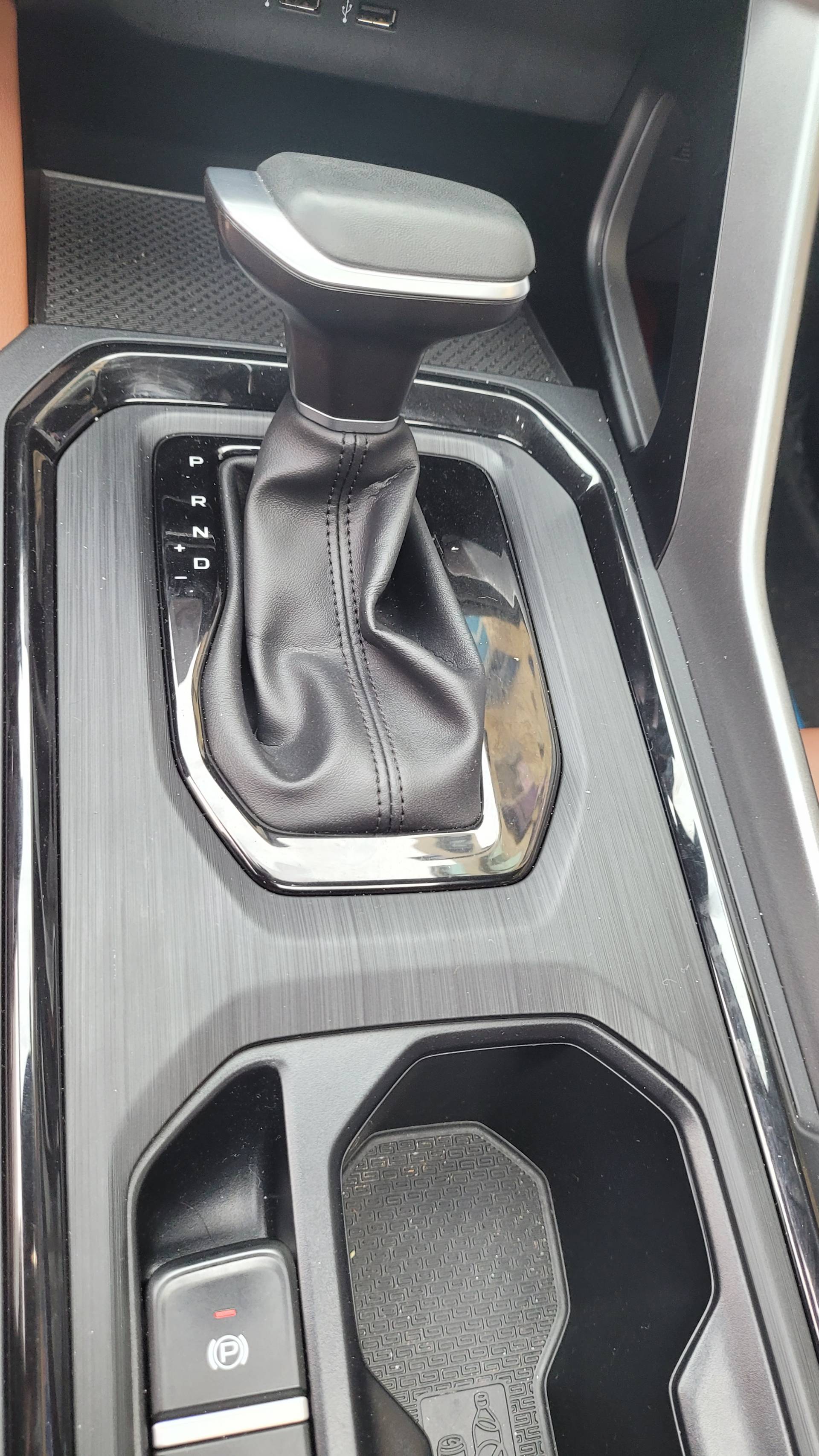 GEELY Vision X6 2024 car image #11