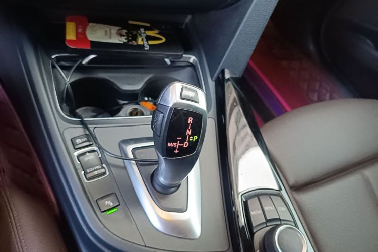 BMW 3 Series 2018 car image #14