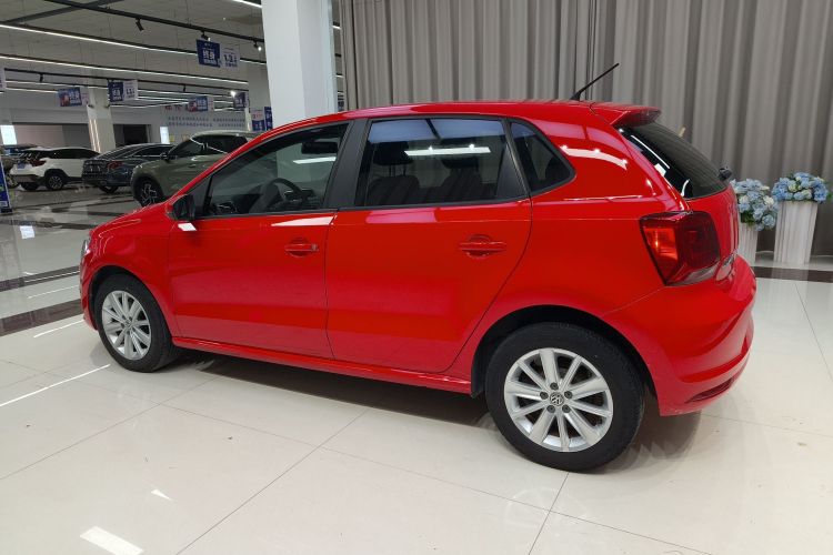 Volkswagen Polo 2014 car image #6