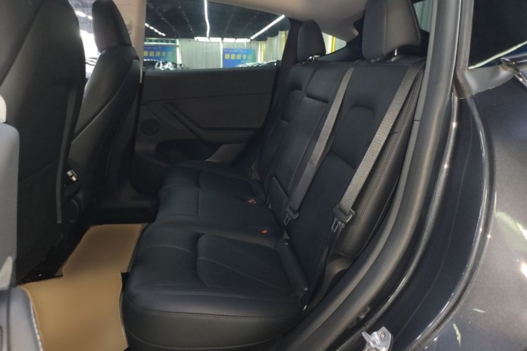 Tesla Model Y 2025 car image #13