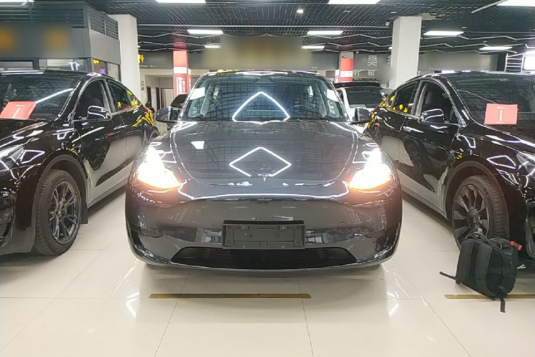 Tesla Model Y 2024 #3 Tesla Model Y 2024 car image #3