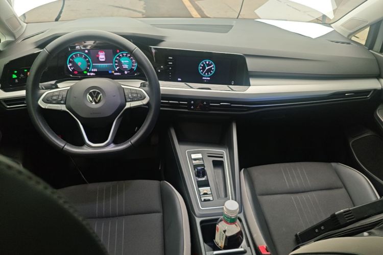 Volkswagen Golf 2022 car image #10