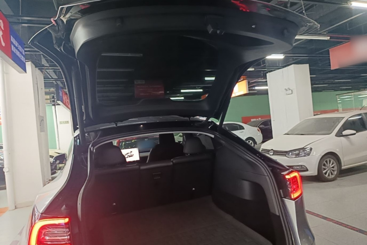 Tesla Model Y 2022 car image #19
