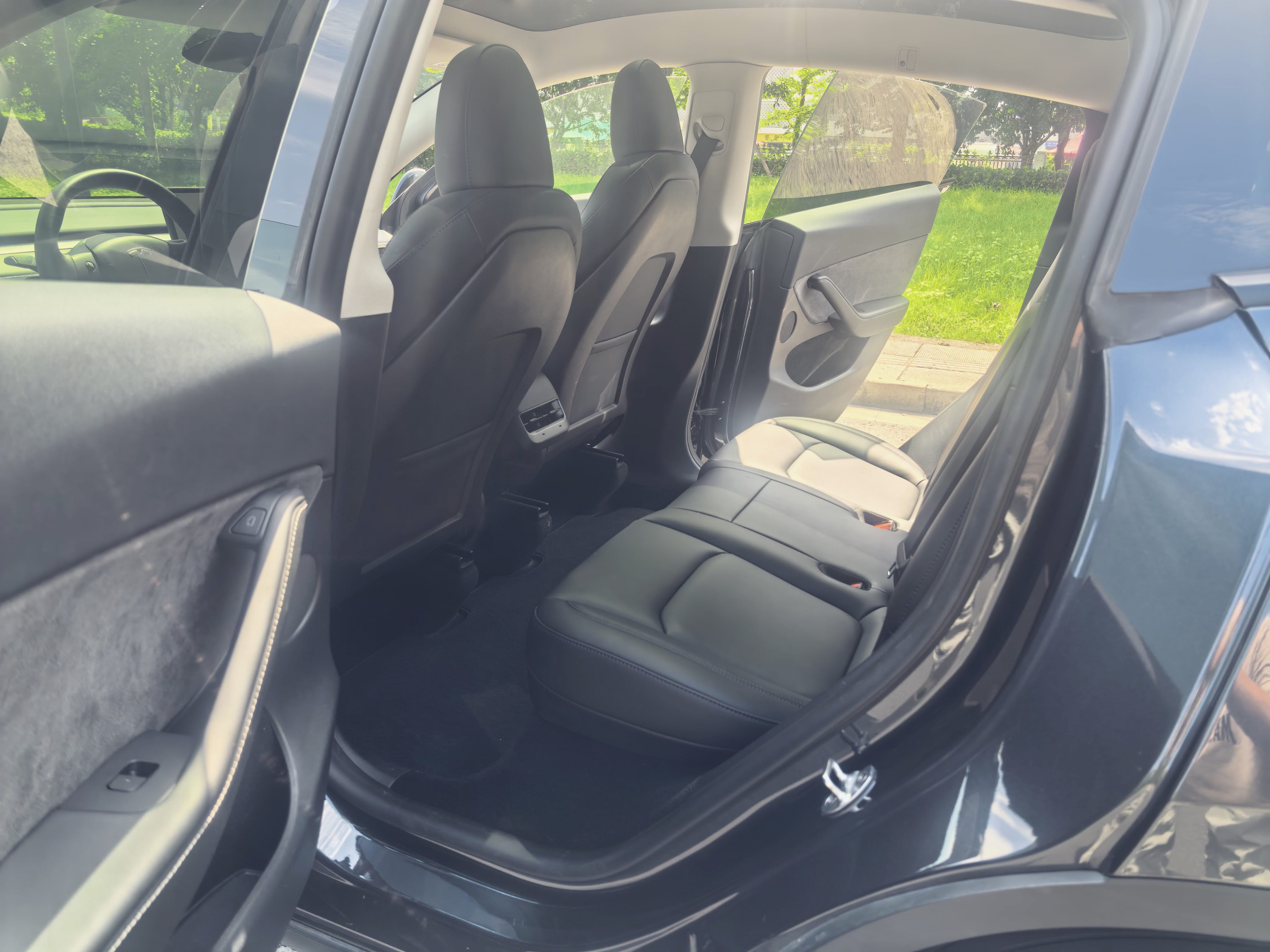 Tesla Model Y 2024 car image #6