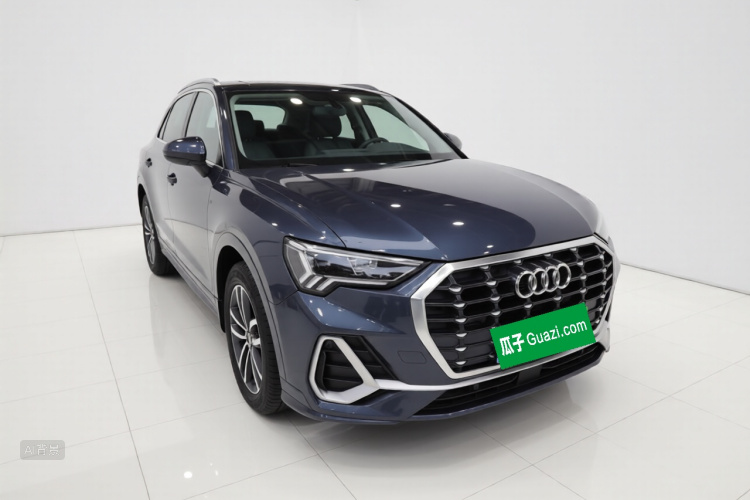 Audi Q3 2022 car image #4
