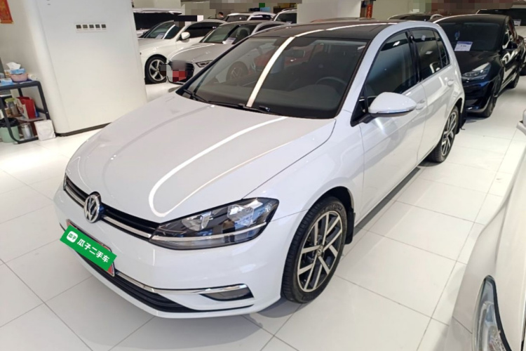 Volkswagen Golf 2018 car image #2