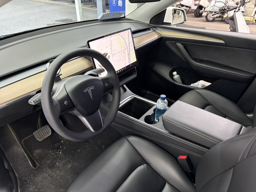 Tesla Model Y 2021 #7 Tesla Model Y 2021 car image #7