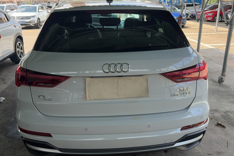 Audi Q3 2022 car image #6
