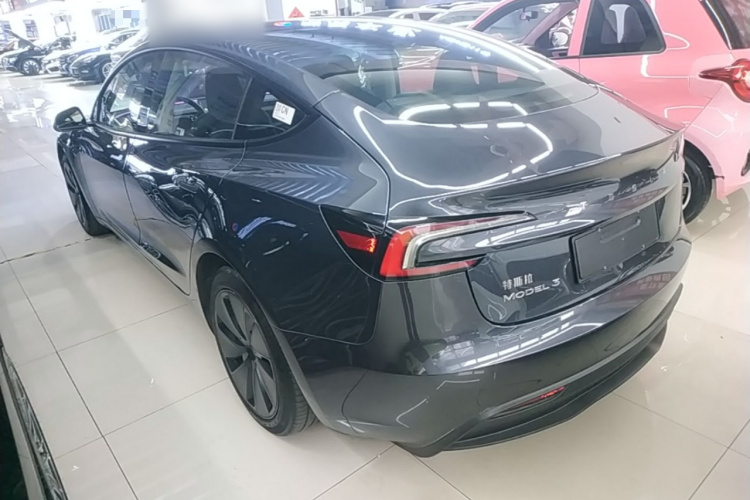 Tesla Model 3 2024 car image #5