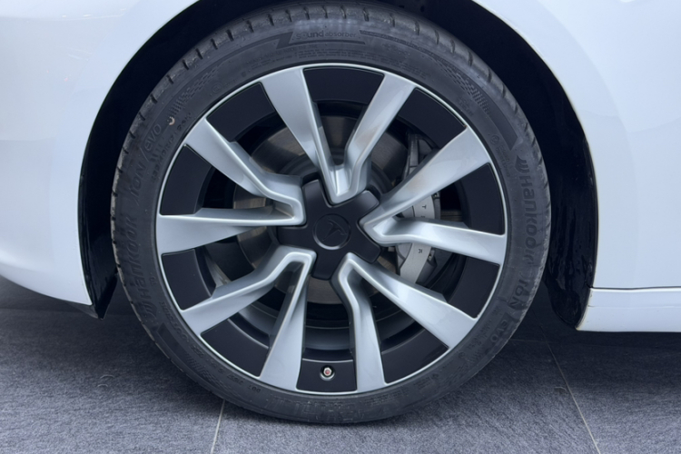 Tesla Model 3 2024 car image #21