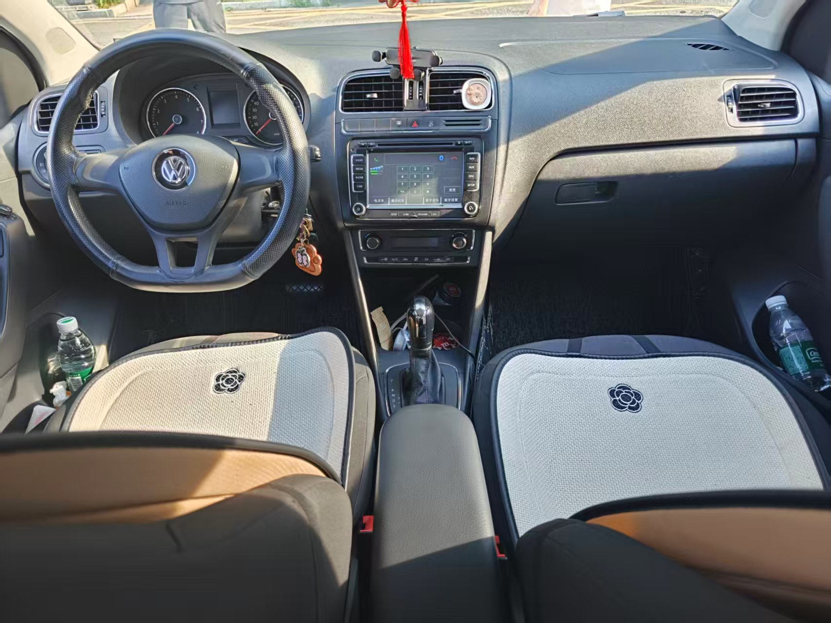 Volkswagen Polo 2015 car image #4
