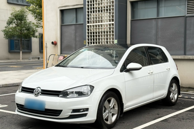 Volkswagen Golf 2016 car image #2