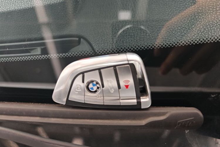 BMW 3 Series 2018 #9 BMW 3 Series 2018 car image #9