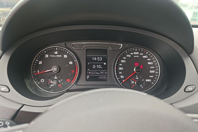 Audi Q3 2019 car image #12