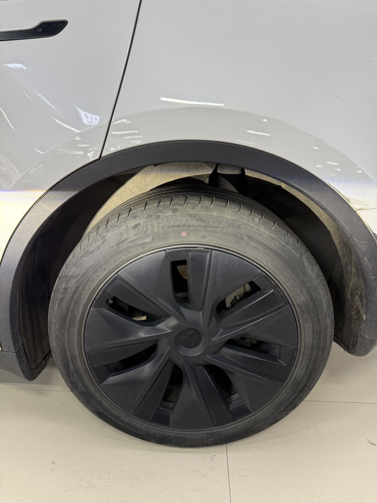Tesla Model Y 2023 #7 Tesla Model Y 2023 car image #7