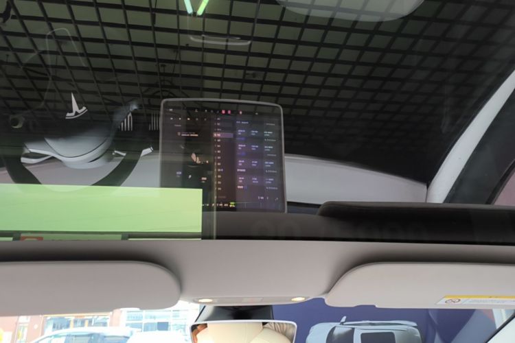 Tesla Model 3 2023 car image #18