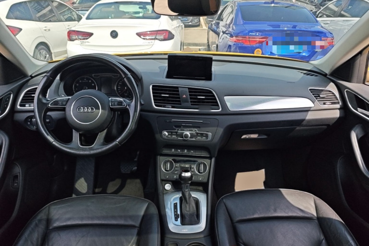 Audi Q3 2016 car image #10