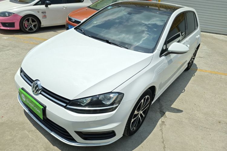 Volkswagen Golf 2017 car image #2