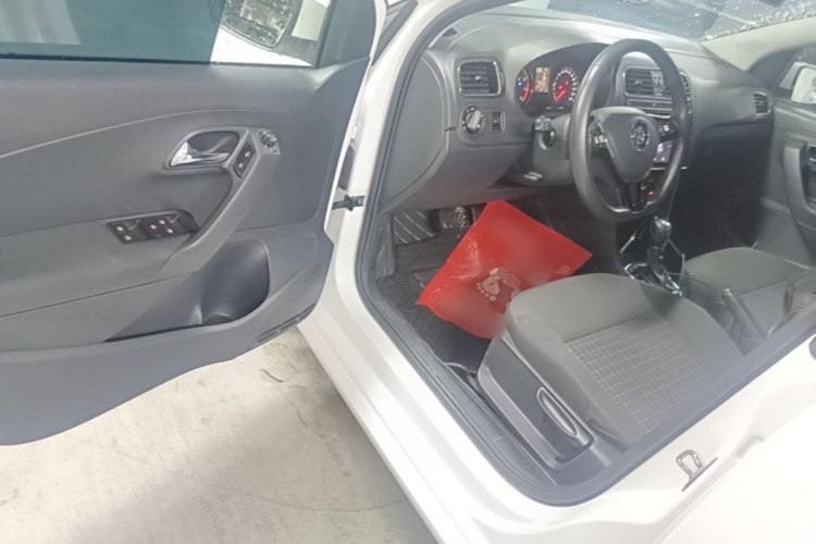 Volkswagen Polo 2017 #16 Volkswagen Polo 2017 car image #16