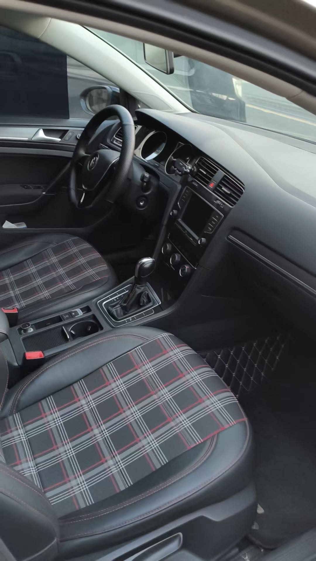 Volkswagen Golf 2017 car image #5