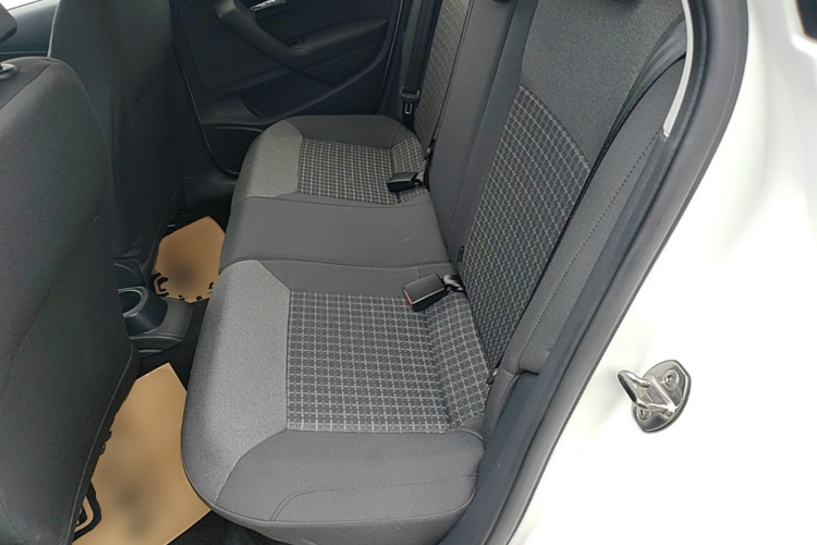 Volkswagen Polo 2019 car image #17